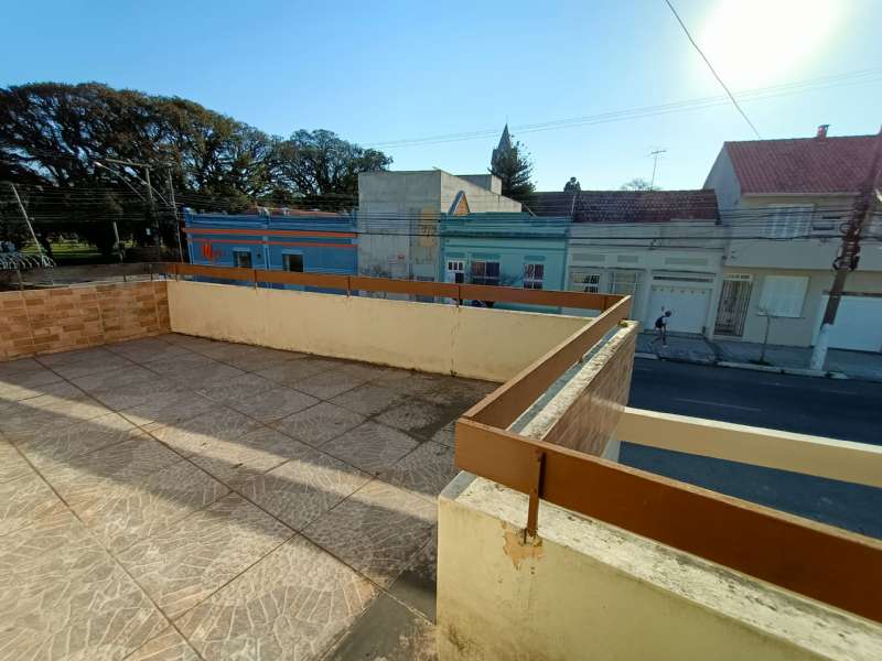 Casa com 4 quartos, 5 banheiros e 254m² à venda no bairro Centro, Pelotas