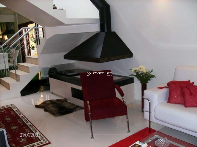 Casa com 2 quartos, 3 banheiros e 176m² à venda no bairro Centro, Pelotas