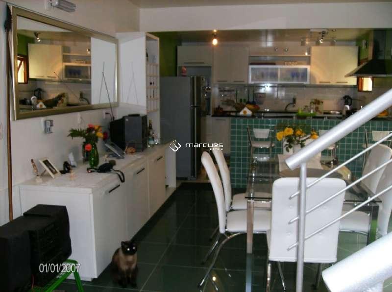Casa com 2 quartos, 3 banheiros e 176m² à venda no bairro Centro, Pelotas