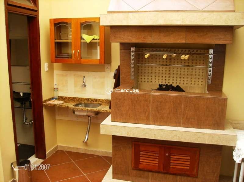 Casa com 2 quartos, 3 banheiros e 176m² à venda no bairro Centro, Pelotas
