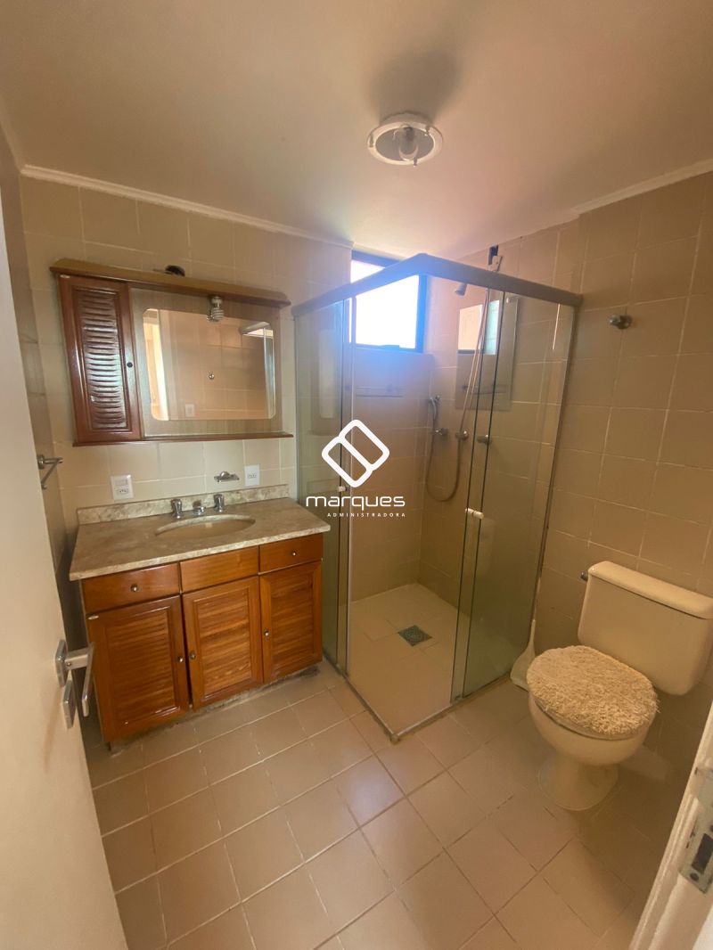 Apartamento com 2 quartos, 2 banheiros e 119m² para alugar no bairro Centro, Pelotas