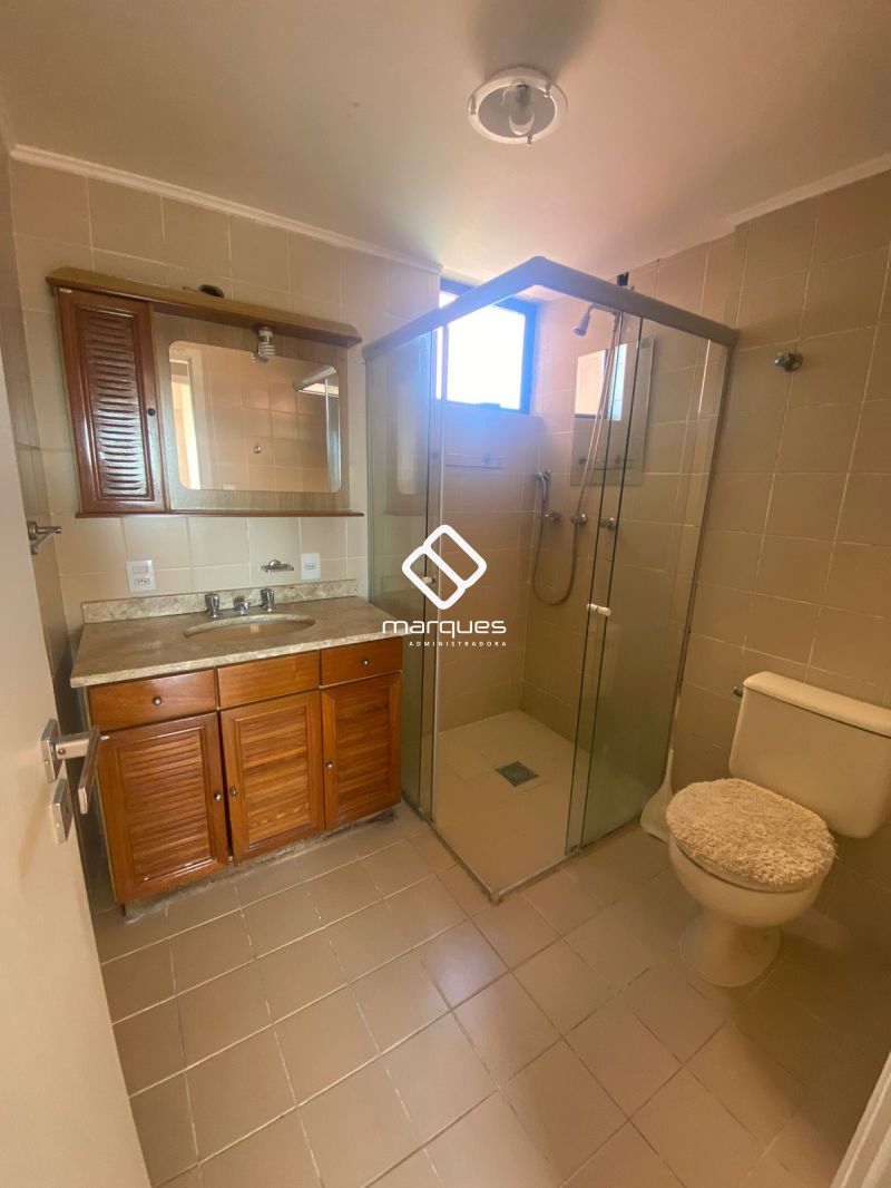 Apartamento com 2 quartos, 2 banheiros e 119m² para alugar no bairro Centro, Pelotas