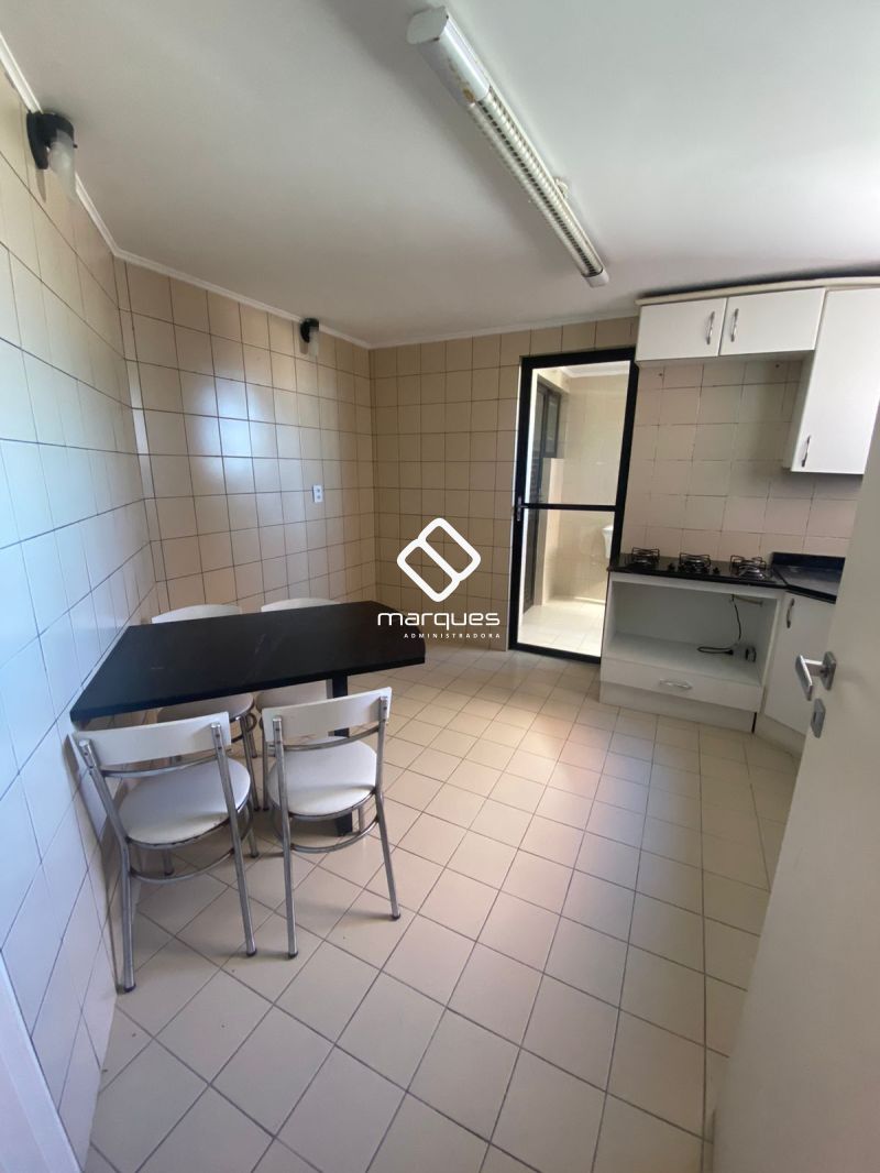 Apartamento com 2 quartos, 2 banheiros e 119m² para alugar no bairro Centro, Pelotas