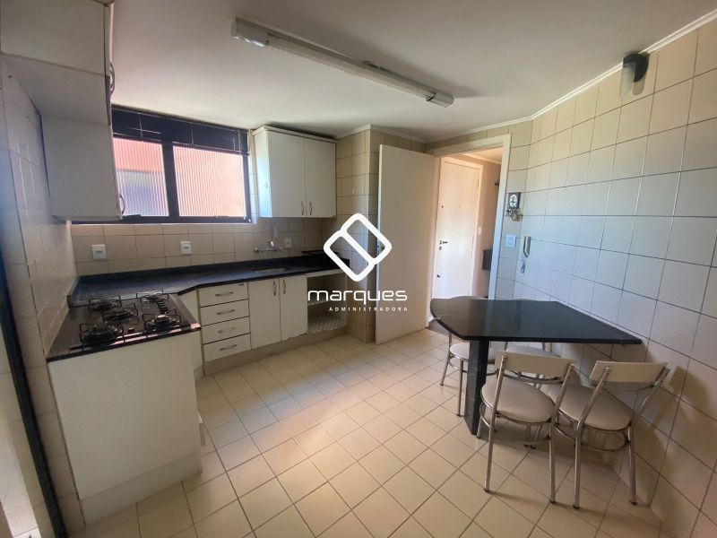 Apartamento com 2 quartos, 2 banheiros e 119m² para alugar no bairro Centro, Pelotas