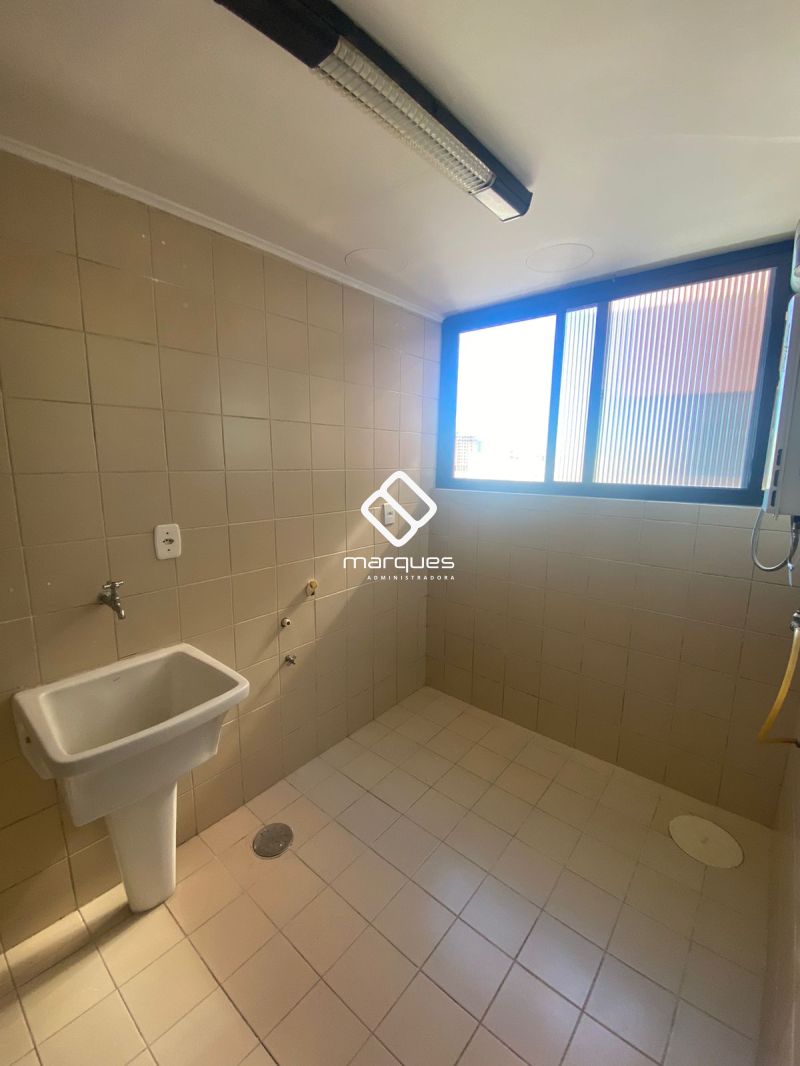 Apartamento com 2 quartos, 2 banheiros e 119m² para alugar no bairro Centro, Pelotas