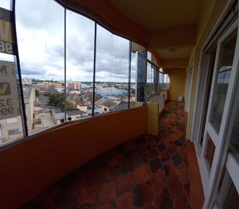 Apartamento com 3 quartos, 1 banheiro e 133m² à venda no bairro Centro, Pelotas