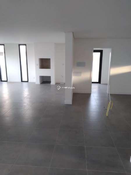 Casa com 3 quartos, 4 banheiros e 224m² à venda no bairro Laranjal, Pelotas