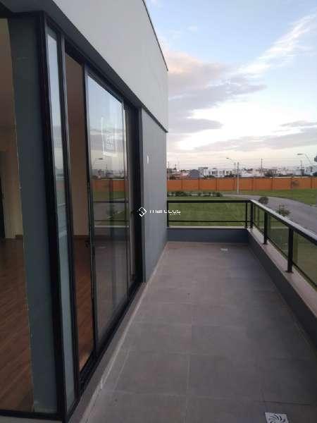Casa com 3 quartos, 4 banheiros e 224m² à venda no bairro Laranjal, Pelotas