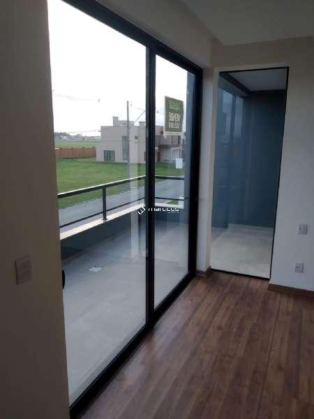 Casa com 3 quartos, 4 banheiros e 224m² à venda no bairro Laranjal, Pelotas