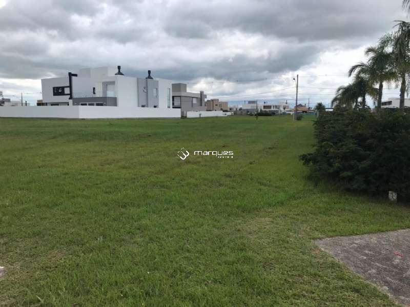 Terreno com 434m² à venda no bairro Laranjal, Pelotas