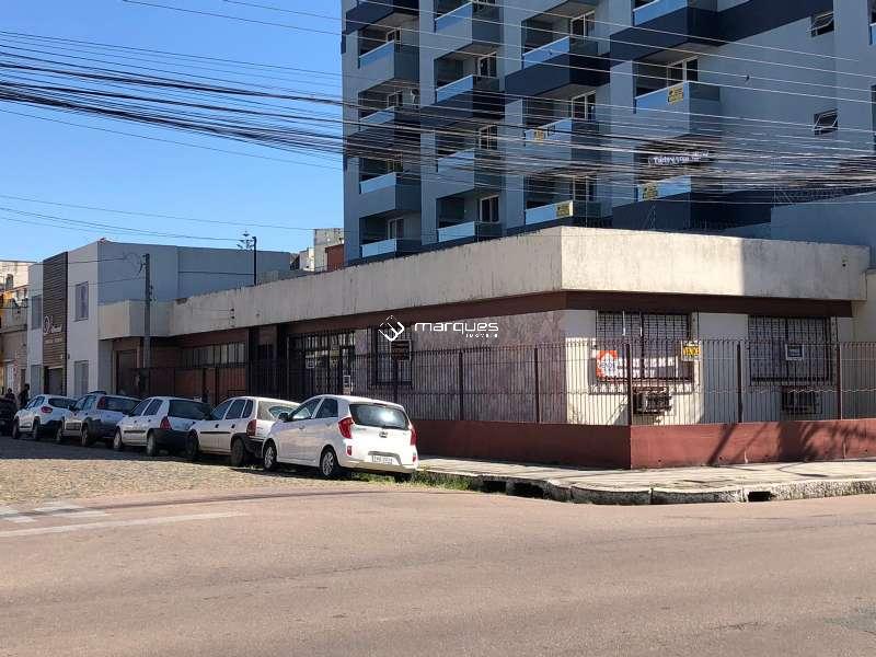 Casa com 4 quartos, 3 banheiros e 300m² à venda no bairro Centro, Pelotas