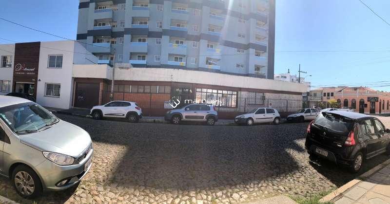 Casa com 4 quartos, 3 banheiros e 300m² à venda no bairro Centro, Pelotas