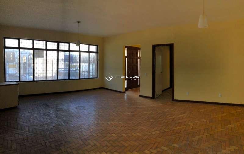 Casa com 4 quartos, 3 banheiros e 300m² à venda no bairro Centro, Pelotas