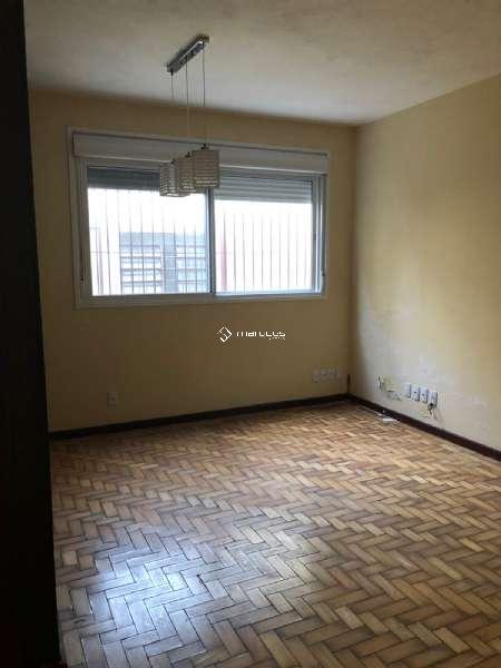 Casa com 4 quartos, 3 banheiros e 300m² à venda no bairro Centro, Pelotas