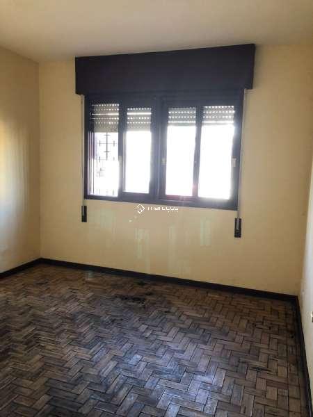 Casa com 4 quartos, 3 banheiros e 300m² à venda no bairro Centro, Pelotas