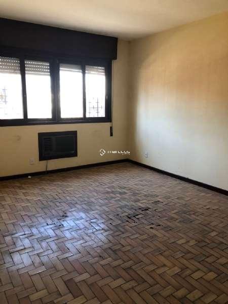 Casa com 4 quartos, 3 banheiros e 300m² à venda no bairro Centro, Pelotas