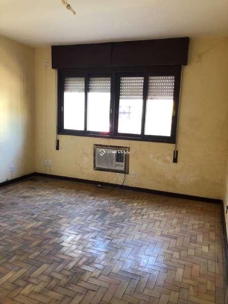 Casa com 4 quartos, 3 banheiros e 300m² à venda no bairro Centro, Pelotas