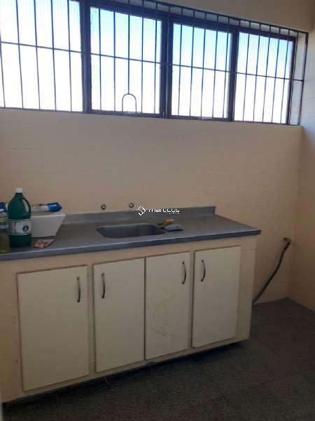 Casa com 4 quartos, 3 banheiros e 300m² à venda no bairro Centro, Pelotas