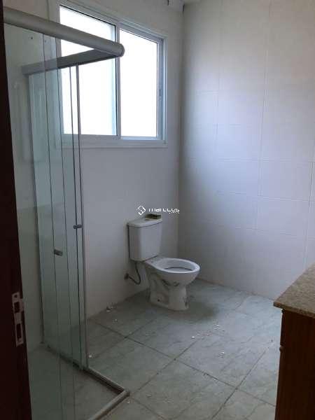 Casa com 4 quartos, 3 banheiros e 300m² à venda no bairro Centro, Pelotas
