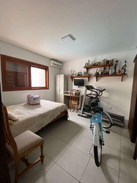Casa com 3 quartos, 1 banheiro e 250m² à venda no bairro Laranjal, Pelotas