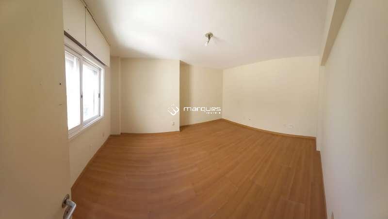 Apartamento com 3 quartos, 3 banheiros e 356m² à venda no bairro Centro, Pelotas