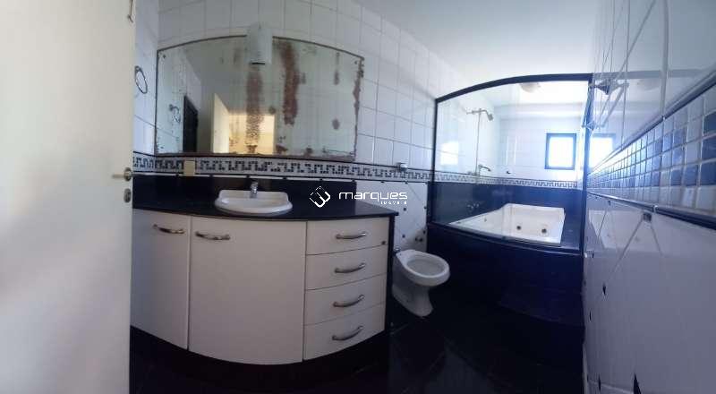 Apartamento com 3 quartos, 3 banheiros e 356m² à venda no bairro Centro, Pelotas