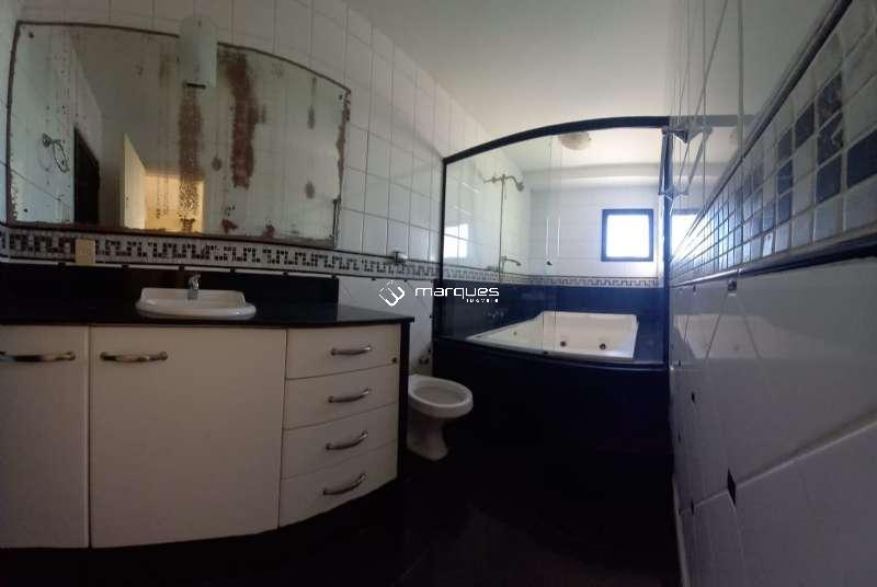 Apartamento com 3 quartos, 3 banheiros e 356m² à venda no bairro Centro, Pelotas