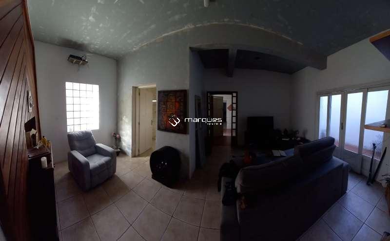 Casa com 5 quartos, 3 banheiros e 349m² à venda no bairro Centro, Pelotas