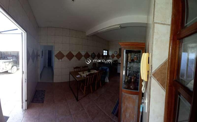 Casa com 5 quartos, 3 banheiros e 349m² à venda no bairro Centro, Pelotas