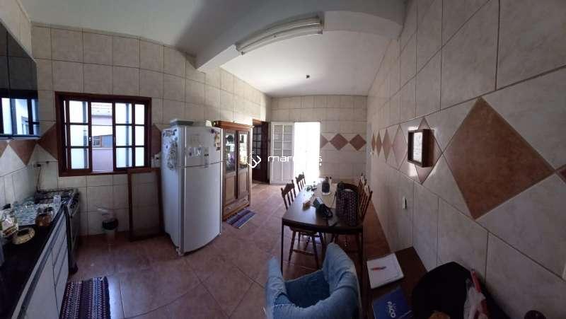 Casa com 5 quartos, 3 banheiros e 349m² à venda no bairro Centro, Pelotas