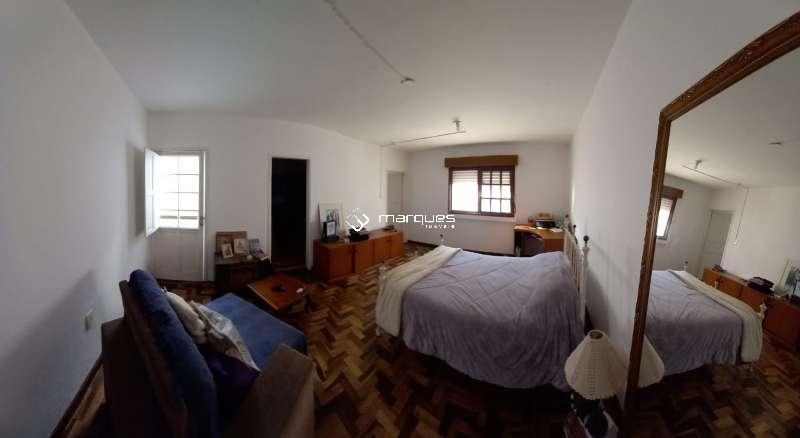 Casa com 5 quartos, 3 banheiros e 349m² à venda no bairro Centro, Pelotas