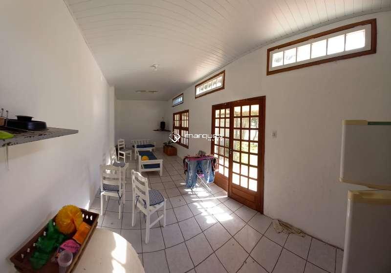Casa com 5 quartos, 3 banheiros e 349m² à venda no bairro Centro, Pelotas