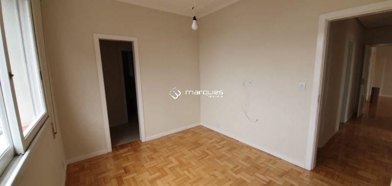 Apartamento com 3 quartos, 3 banheiros e 144m² à venda no bairro Centro, Pelotas