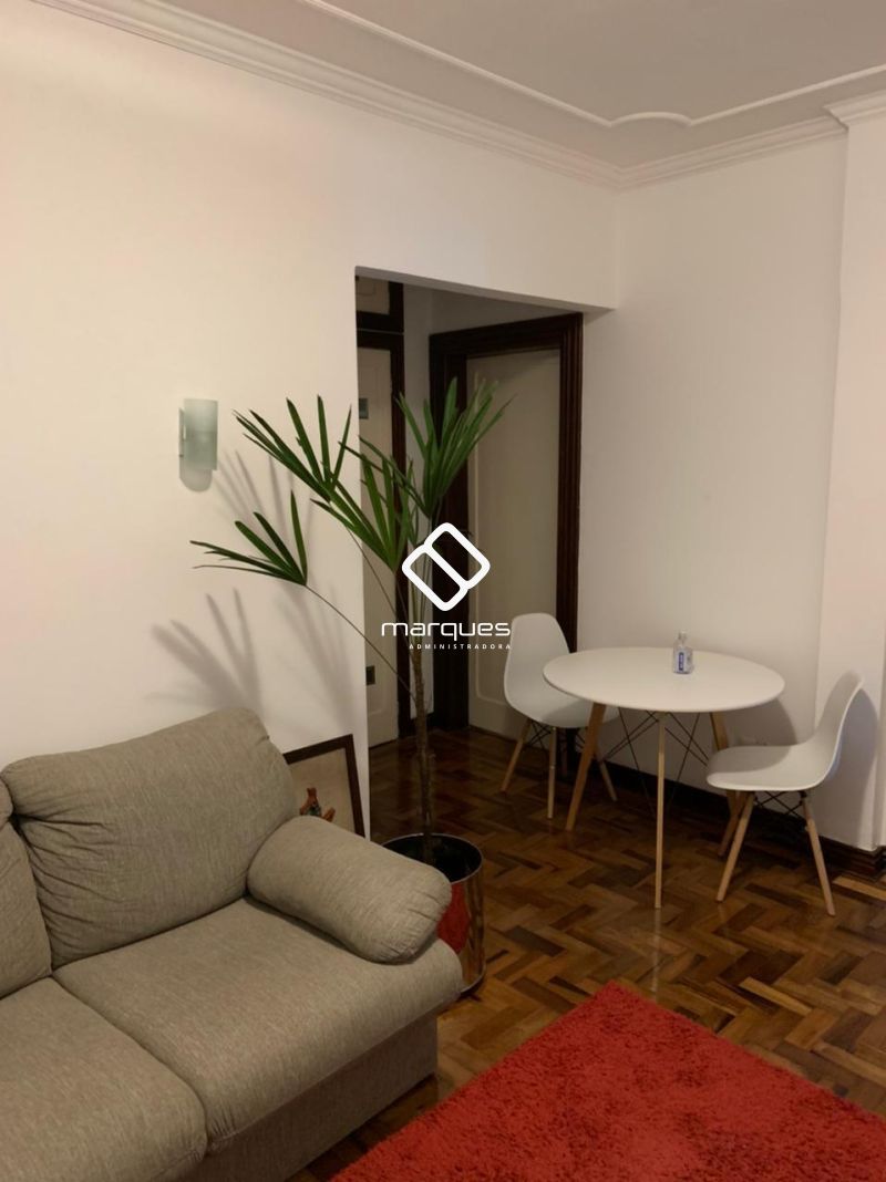 Apartamento com 1 quarto, 1 banheiro e 54m² para alugar no bairro Centro, Pelotas