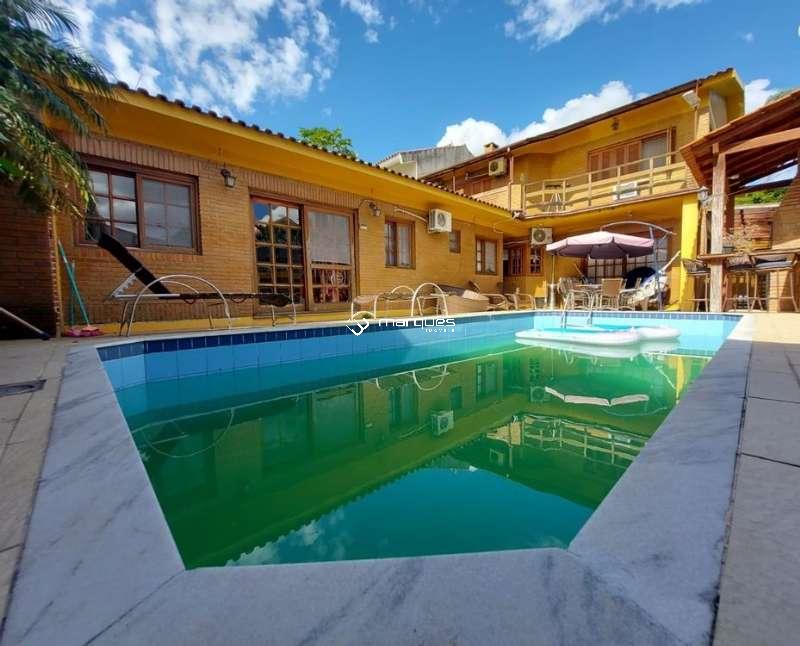 Casa com 4 quartos, 4 banheiros e 360m² à venda no bairro Três Vendas, Pelotas