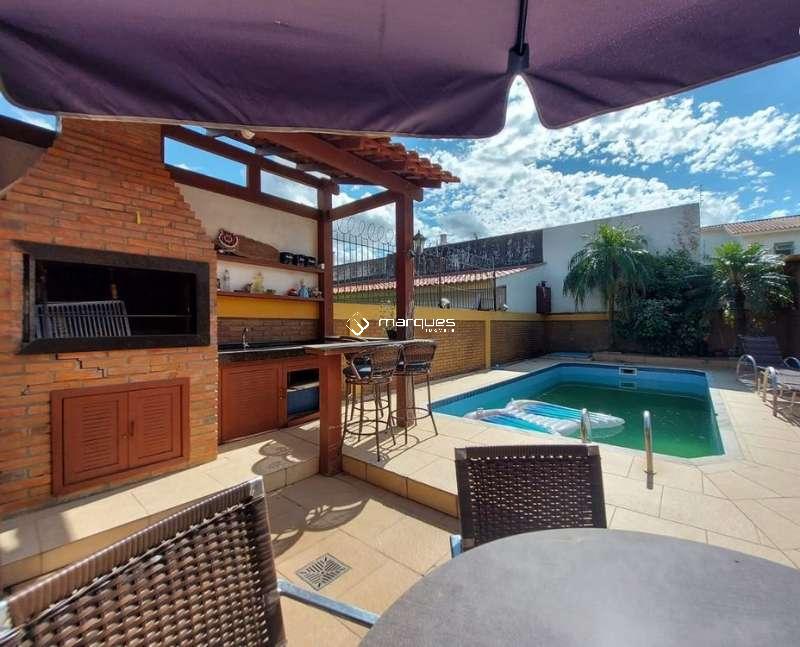 Casa com 4 quartos, 4 banheiros e 360m² à venda no bairro Três Vendas, Pelotas