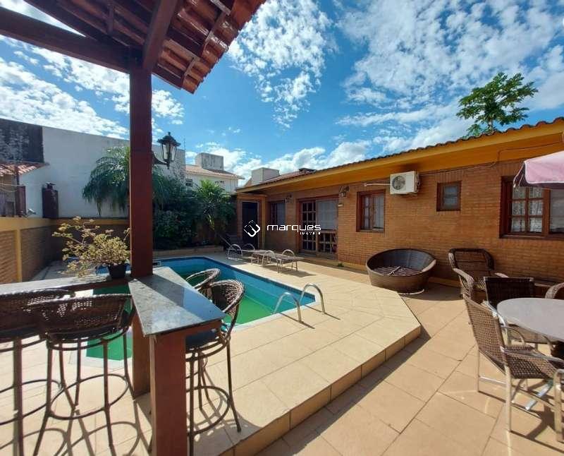 Casa com 4 quartos, 4 banheiros e 360m² à venda no bairro Três Vendas, Pelotas