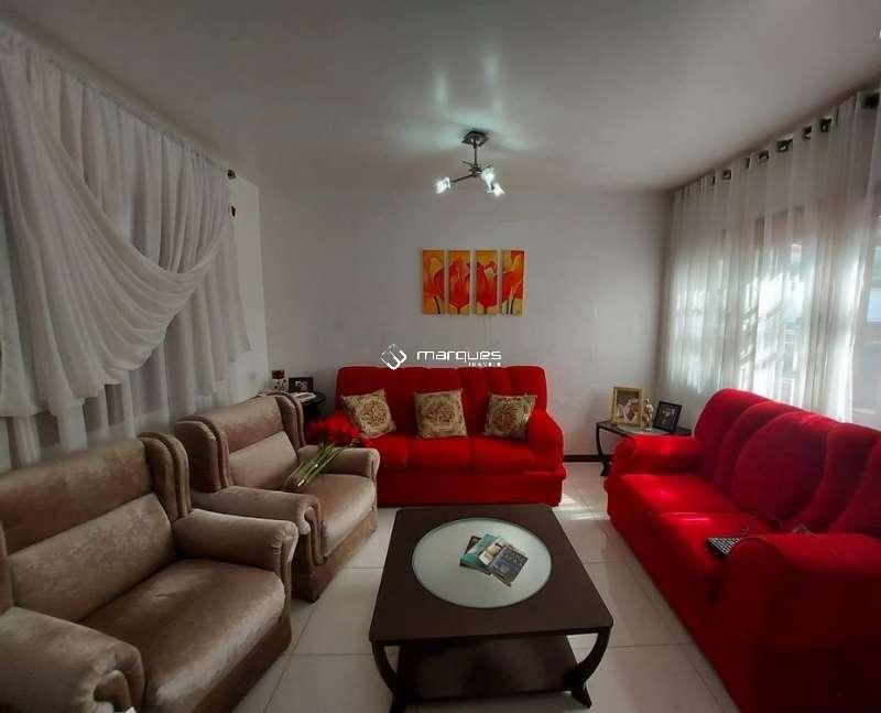 Casa com 4 quartos, 4 banheiros e 360m² à venda no bairro Três Vendas, Pelotas