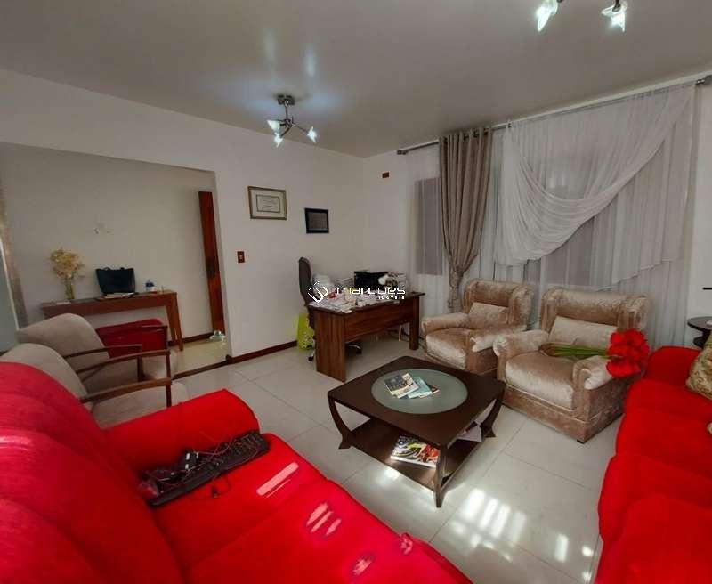 Casa com 4 quartos, 4 banheiros e 360m² à venda no bairro Três Vendas, Pelotas