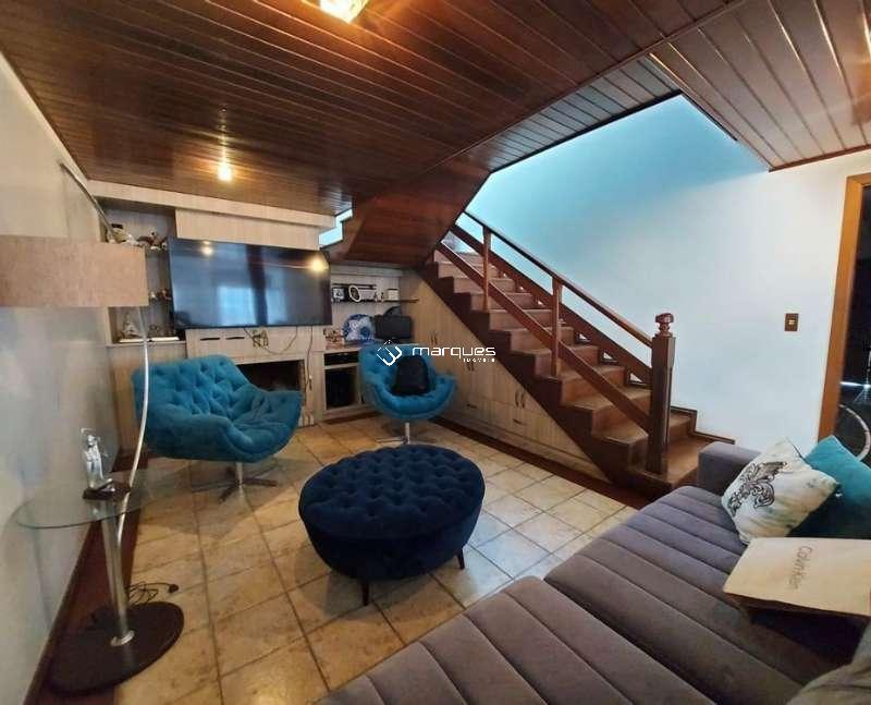 Casa com 4 quartos, 4 banheiros e 360m² à venda no bairro Três Vendas, Pelotas