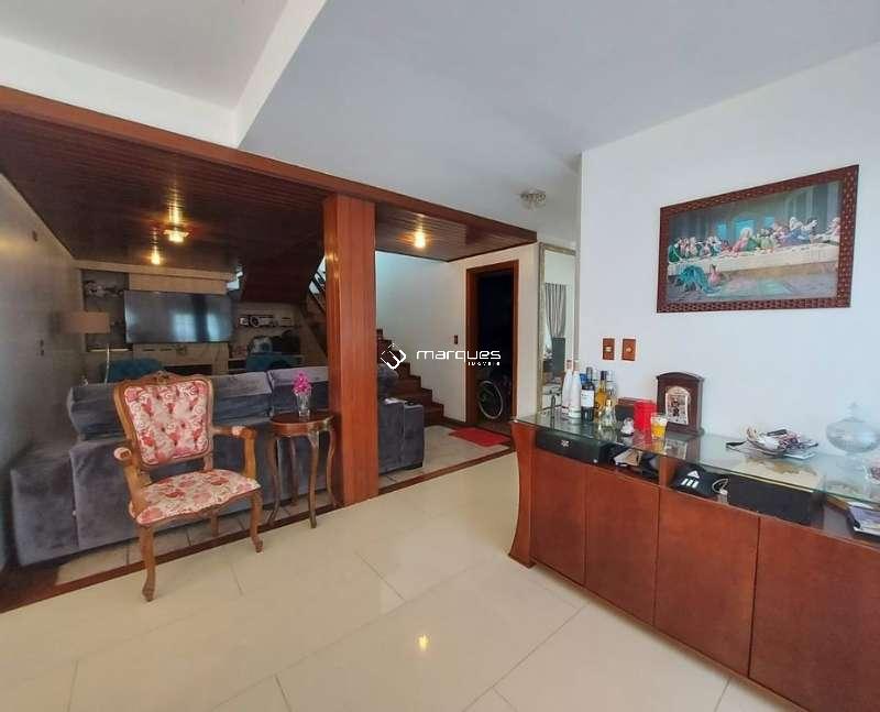 Casa com 4 quartos, 4 banheiros e 360m² à venda no bairro Três Vendas, Pelotas