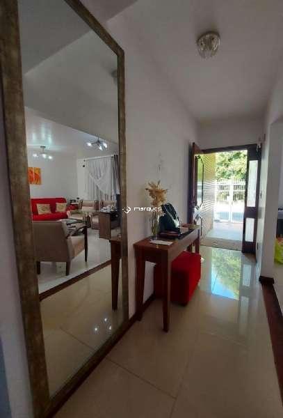 Casa com 4 quartos, 4 banheiros e 360m² à venda no bairro Três Vendas, Pelotas