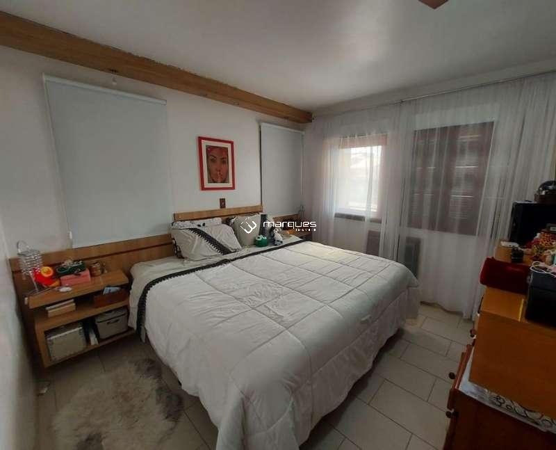 Casa com 4 quartos, 4 banheiros e 360m² à venda no bairro Três Vendas, Pelotas