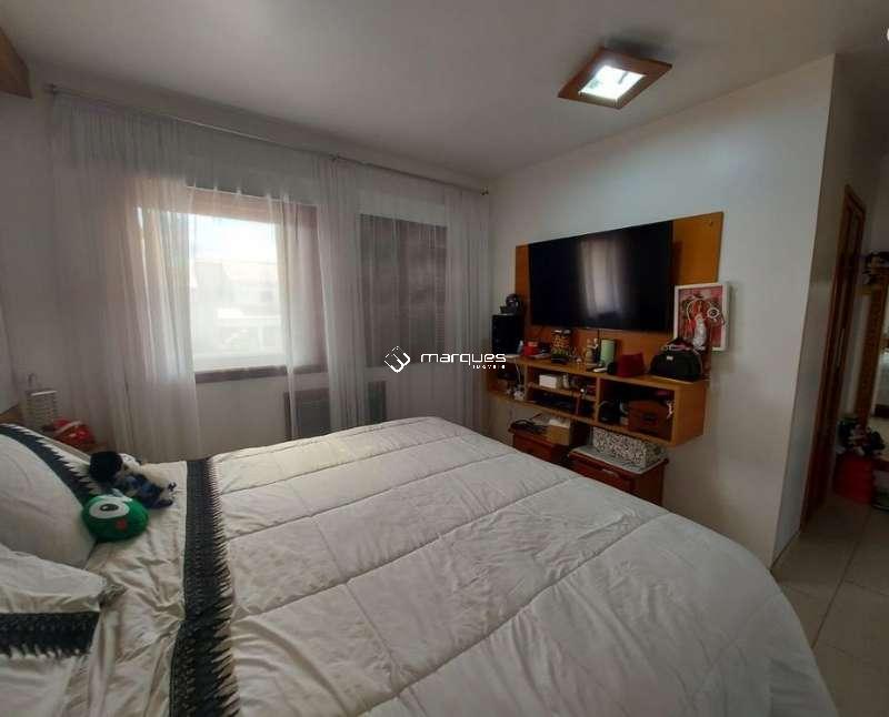 Casa com 4 quartos, 4 banheiros e 360m² à venda no bairro Três Vendas, Pelotas