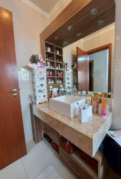 Casa com 4 quartos, 4 banheiros e 360m² à venda no bairro Três Vendas, Pelotas