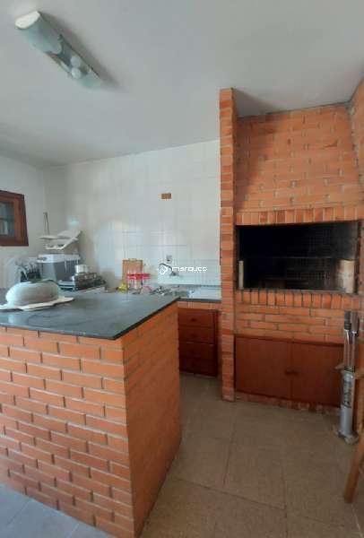 Casa com 4 quartos, 4 banheiros e 360m² à venda no bairro Três Vendas, Pelotas