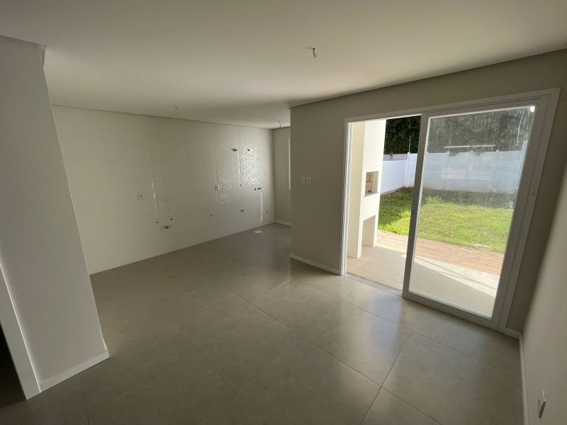 Casa com 3 quartos e 2 banheiros à venda no bairro Laranjal, Pelotas