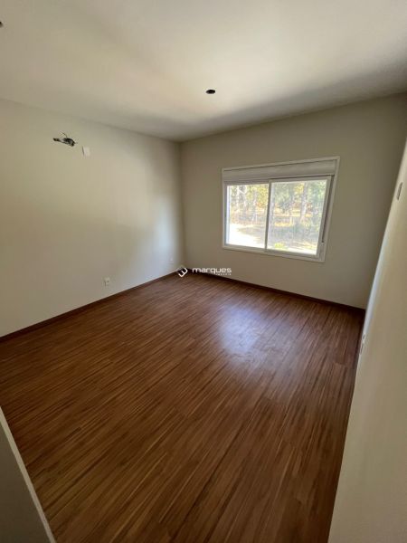 Casa com 3 quartos e 2 banheiros à venda no bairro Laranjal, Pelotas