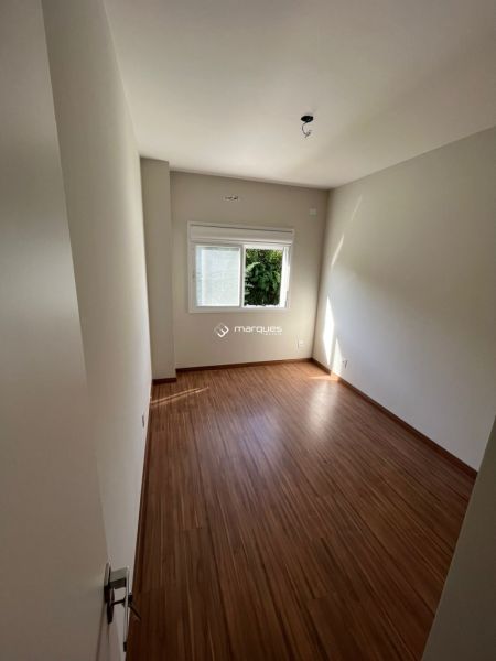 Casa com 3 quartos e 2 banheiros à venda no bairro Laranjal, Pelotas