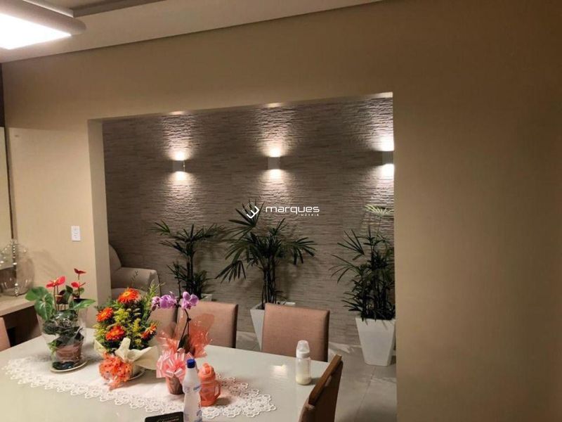 Casa com 3 quartos, 2 banheiros e 230m² à venda no bairro Centro, Pelotas